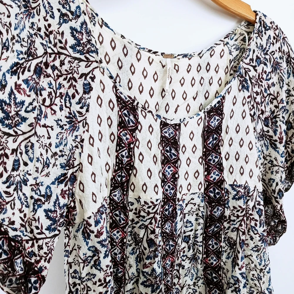 Free People Boho Floral Print‎ Gauzy Crop Top